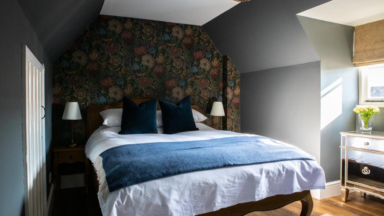 The White Horse Hotel Фейвършам Екстериор снимка