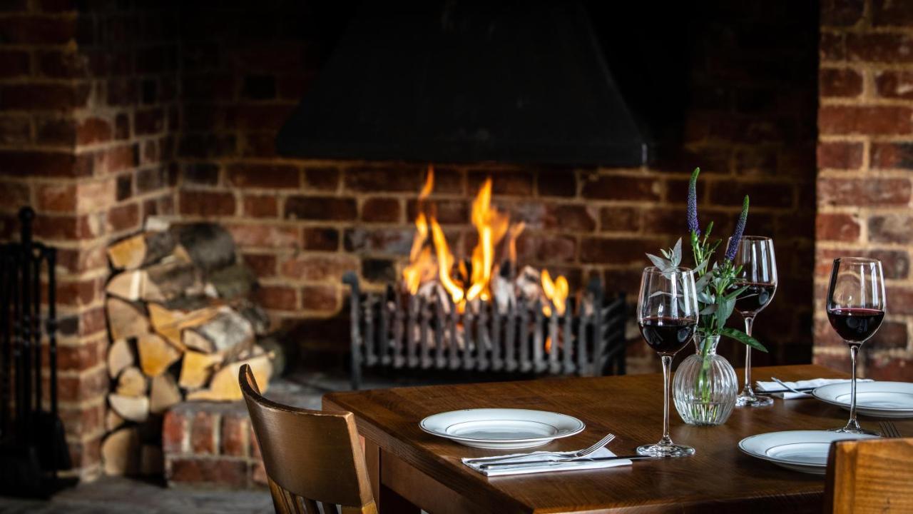 The White Horse Hotel Фейвършам Екстериор снимка