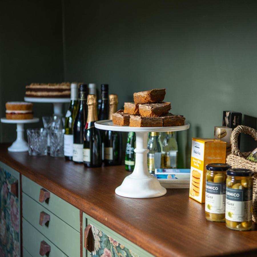 The White Horse Hotel Фейвършам Екстериор снимка