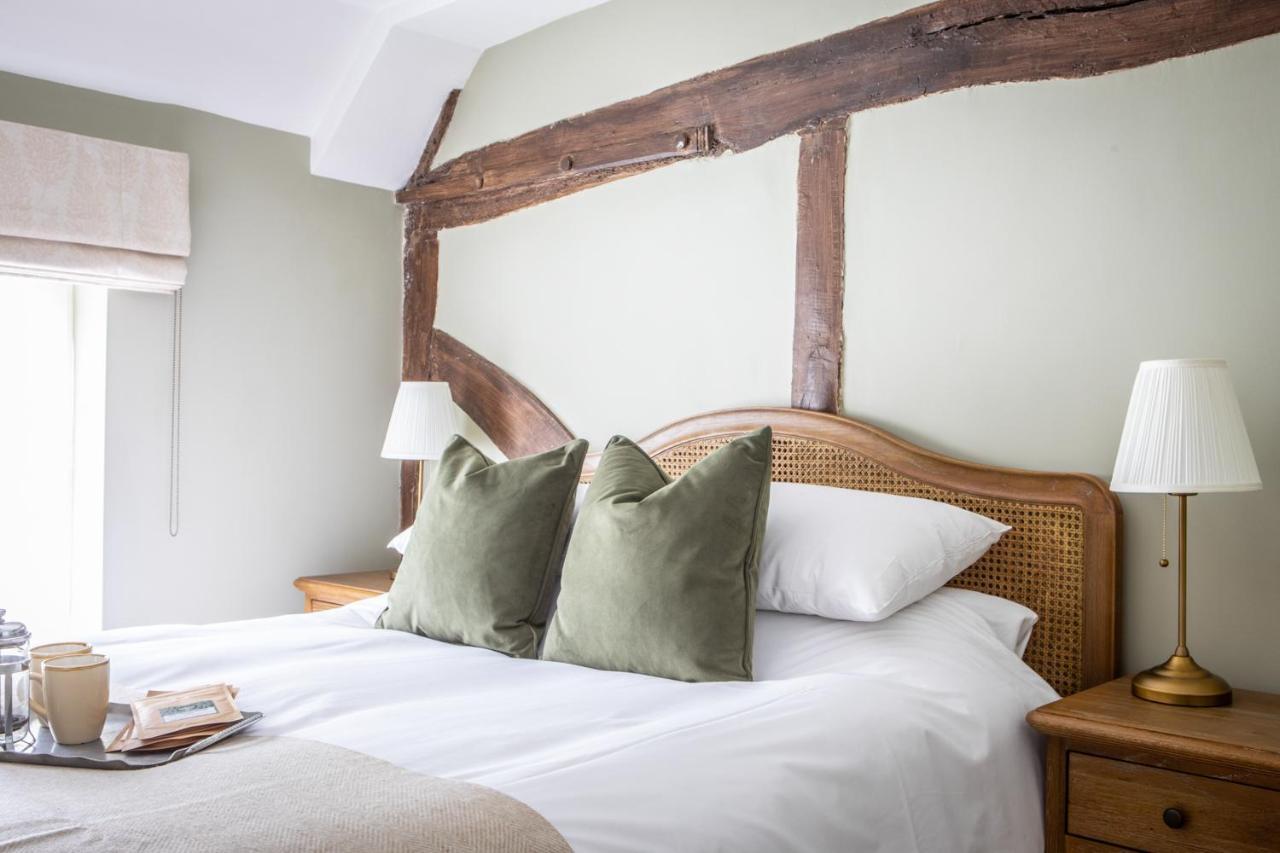 The White Horse Hotel Фейвършам Екстериор снимка